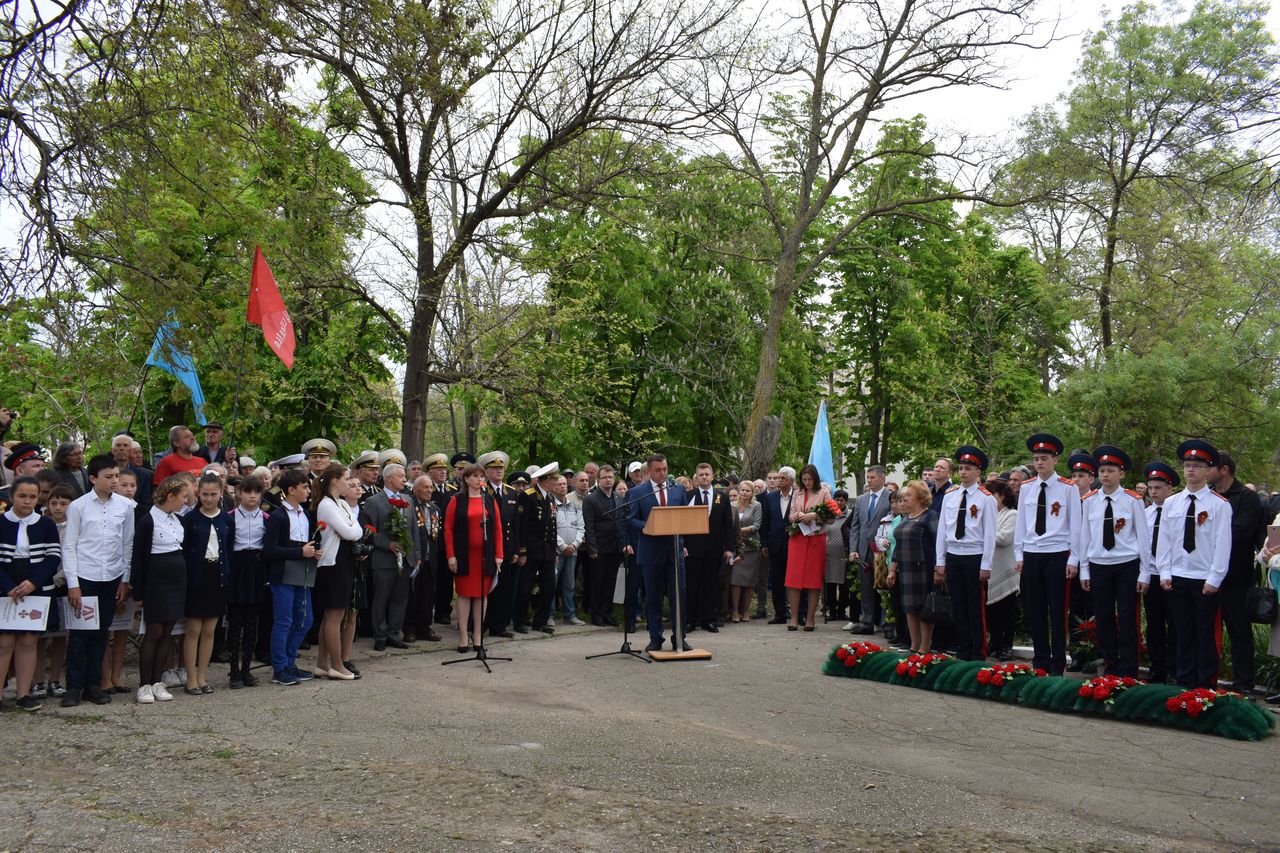 Torzhestvennaya ceremoniya otkrytiya pamyatnika dvazhdy Geroju Sovetskogo Sojuza Amet Han Sultanu 01