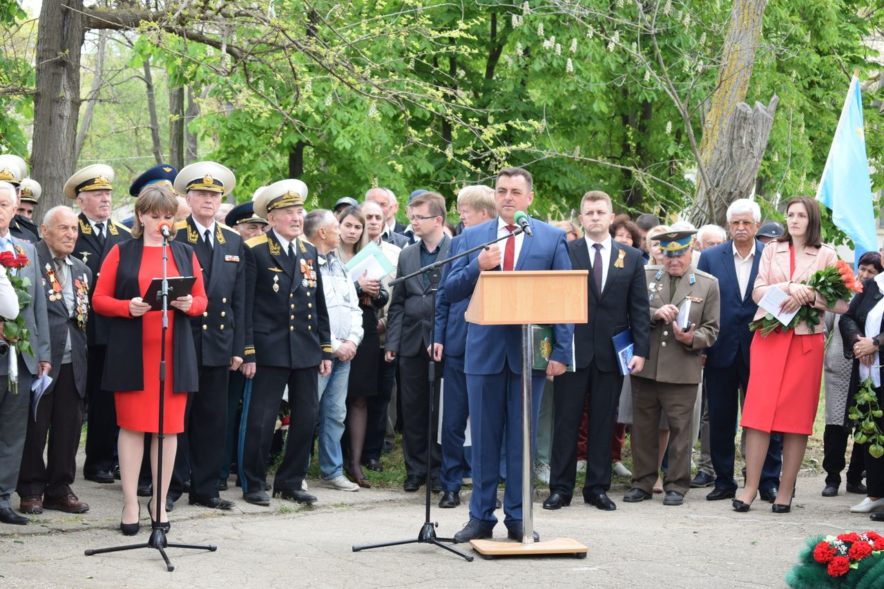Torzhestvennaya ceremoniya otkrytiya pamyatnika dvazhdy Geroju Sovetskogo Sojuza Amet Han Sultanu 01