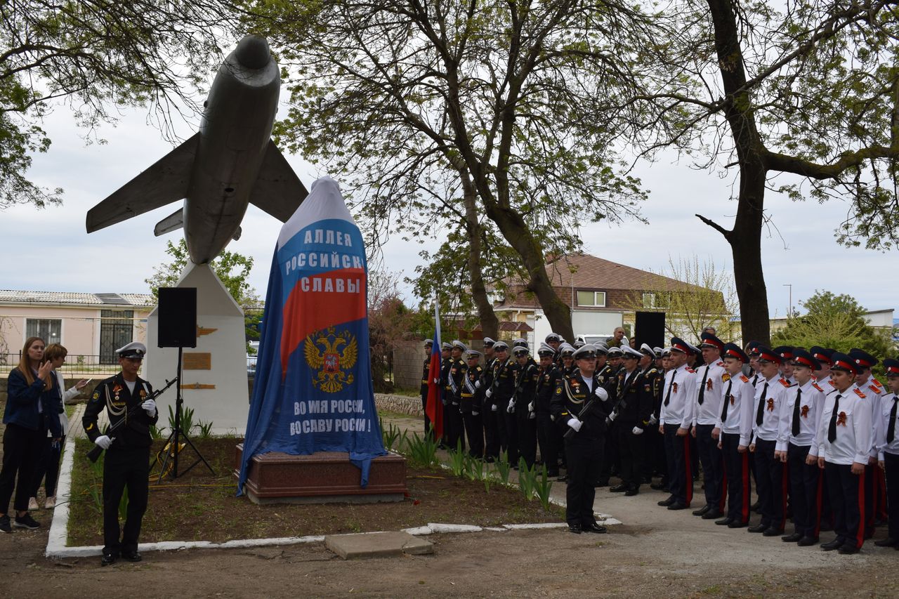 Torzhestvennaya ceremoniya otkrytiya pamyatnika dvazhdy Geroju Sovetskogo Sojuza Amet Han Sultanu 01