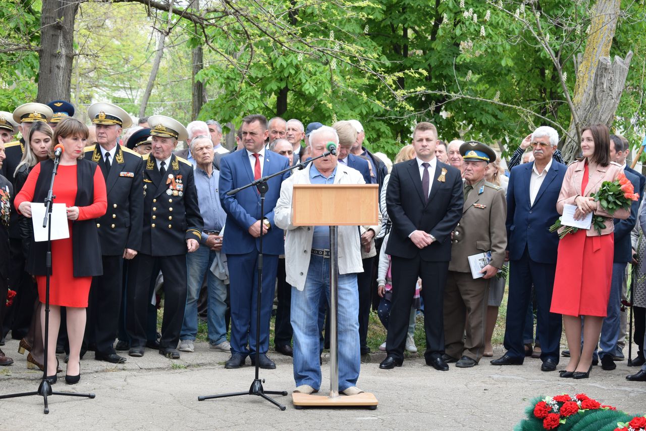 Torzhestvennaya ceremoniya otkrytiya pamyatnika dvazhdy Geroju Sovetskogo Sojuza Amet Han Sultanu 01