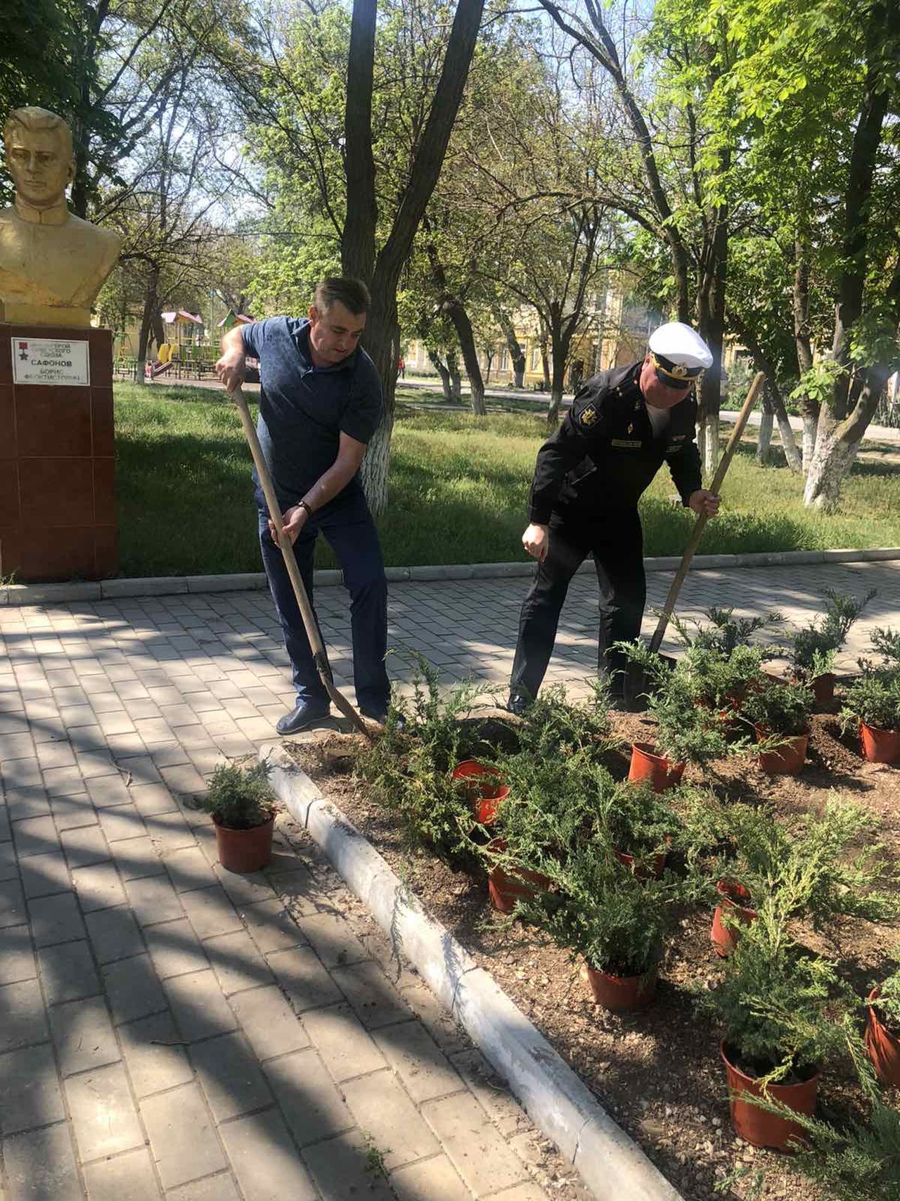 glava vmo kachinskogo mo prinyal uchastie v mezhdunarodnoj akcii sad pamyati 01