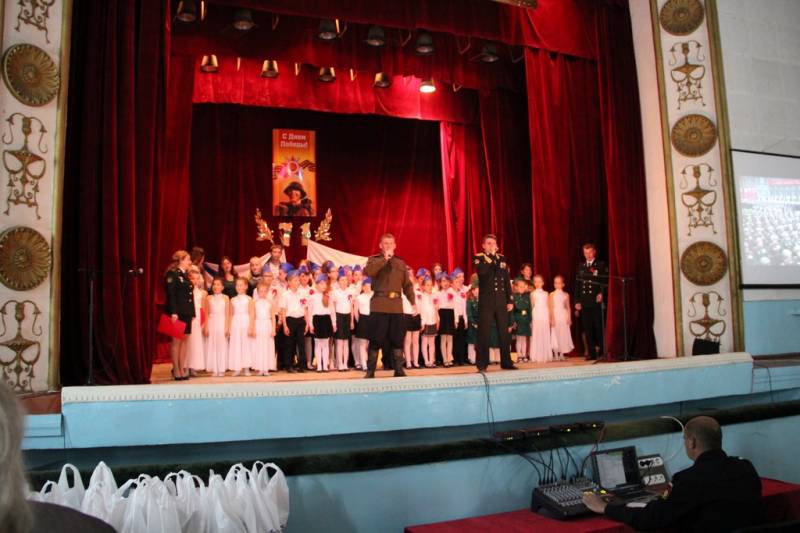 torzhestvennyy_koncert_dlya_veteranov_v_dofe_07_05_2016_91_web_91