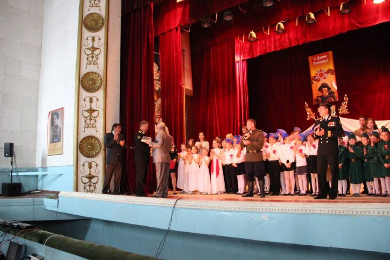 torzhestvennyy_koncert_dlya_veteranov_v_dofe_07_05_2016_94_web_94