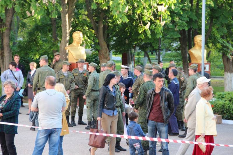 massovoe_gulyanie_polevaya_kuhnya_09_05_2016_09_web_09