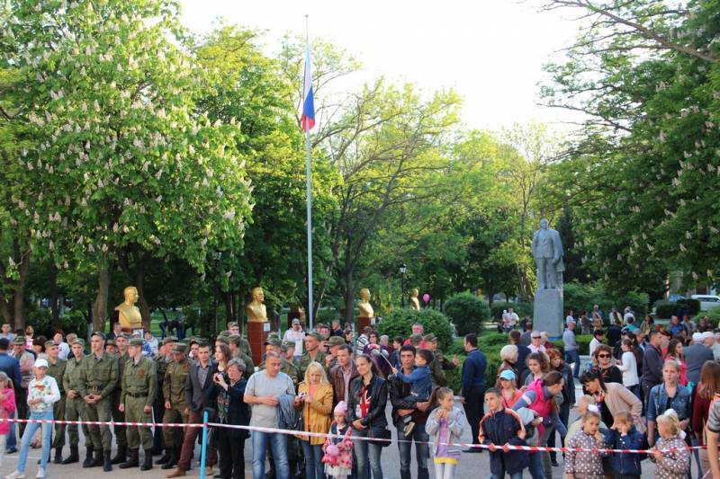 massovoe_gulyanie_polevaya_kuhnya_09_05_2016_15_web_15