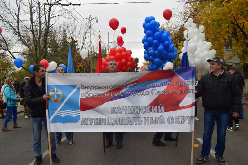 torzhestvennoe_shestvie_v_denj_narodnogo_edinstva_web_01
